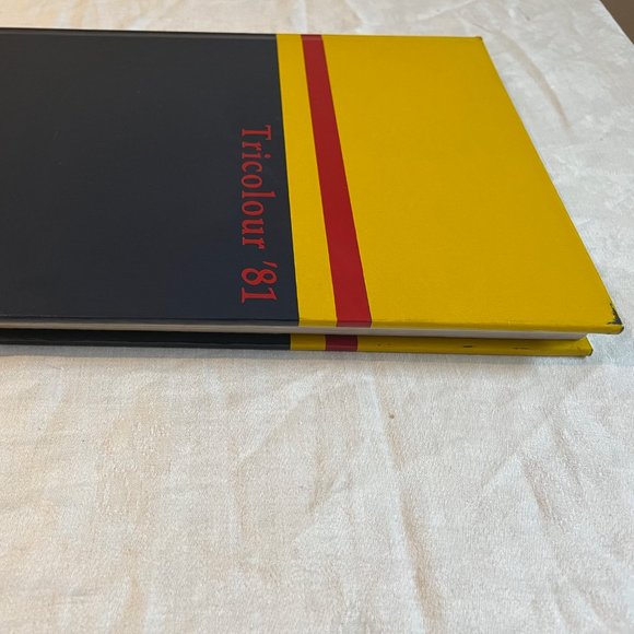 QUEEN'S UNIVERSITY TRICOLOUR Yearbook 81 1981 Mint Kingston Ontario Canada - Picture 10 of 12